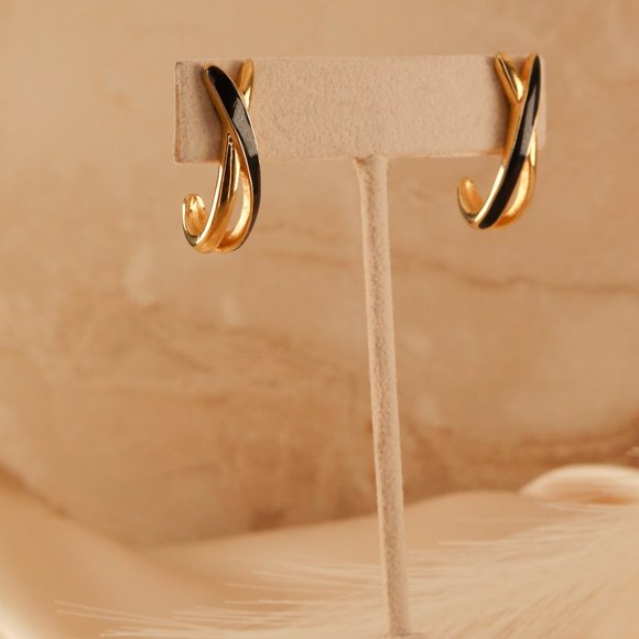 SOLD Vintage Black and Gold Trifari Pierced Earrings - Picture 3 of 10